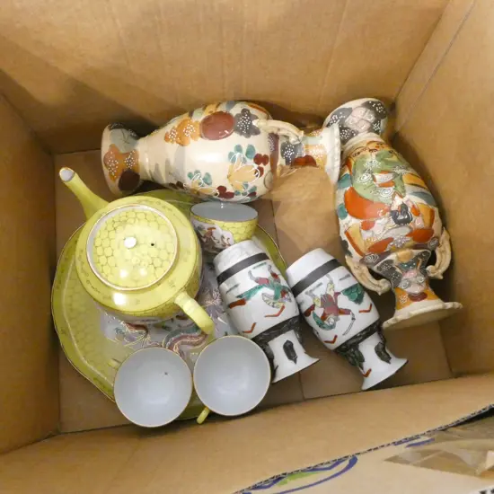 2 PRS ORIENTAL VASES H.250/145mm (1 AF) + YELLOW BREAKFAST SET (FINIAL AF)