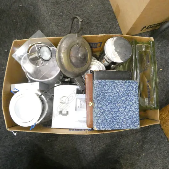 ASST. ITEMS; LIGHTS, CHINA, VASES ETC