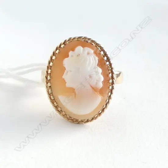 9ct SHELL CAMEO RING, 4.17gm SIZE O