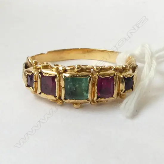 GEORGIAN 18CT GOLD AND GEMSTONE SET RING  3.66gm size Q