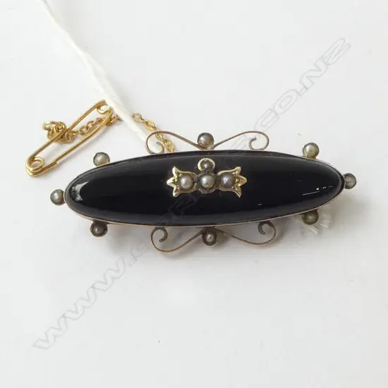 9ct VICTORIAN BLK ONYX & SEED PEARL MOURNING BROOCH