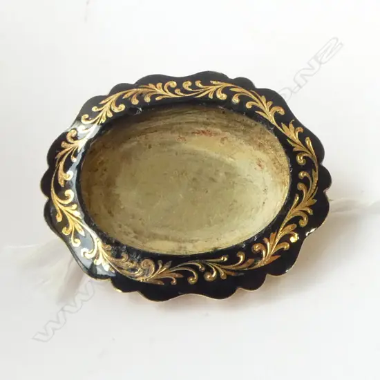 VICTORIAN 15ct GOLD MOURNING BROOCH w. BLACK ENAMEL center panel missing 10.46gms