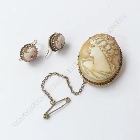 9ct GILDED VINTAGE CAMEO BROOCH & PR 9ct 2.66gms EARRINGS