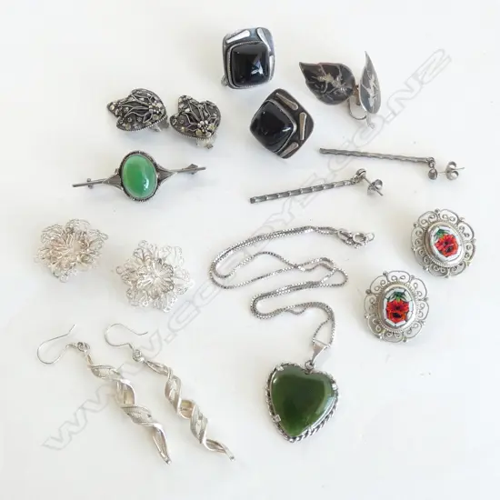7 PRS STG EARRINGS + GREENSTONE HEART PENDANT NECKLACE & BROOCH