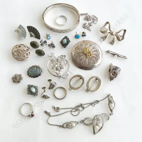 BAG ASST MAINLY SILVER VINTAGE JEWELLERY ETC 100gms total