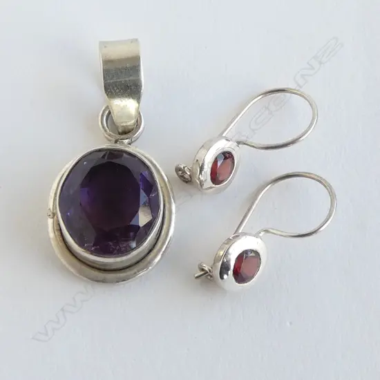 SILVER & AMETHYST PENDANT & PR SILVER GARNET EARRINGS