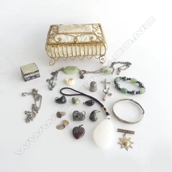 JEWELLERY BOX w. ASST. CONTENTS