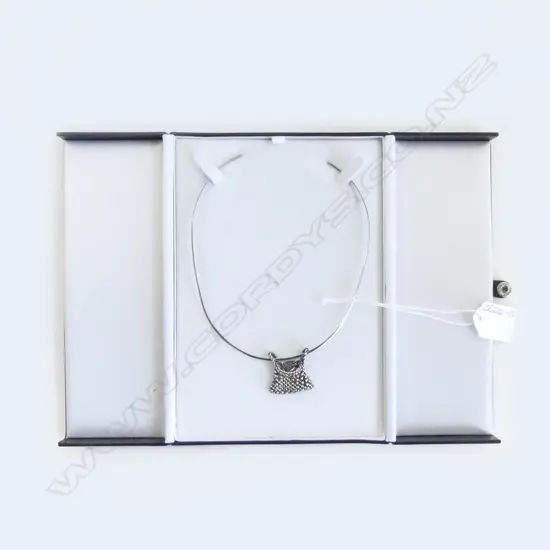 SILVER CHOKER w BASKET/KETE PENDANT 