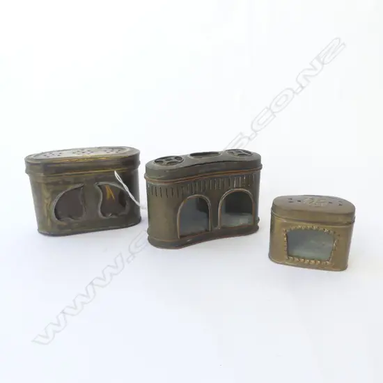 3 BRASS CRICKET BOXES w. GLAZED GLASS; LARGEST 100x45x70mm