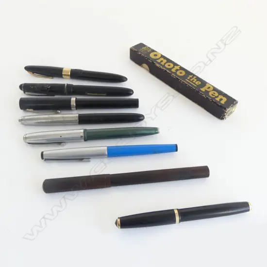 ASSORTED FOUNTAIN PENS - TWO WITH 14CT GOLD NIBS