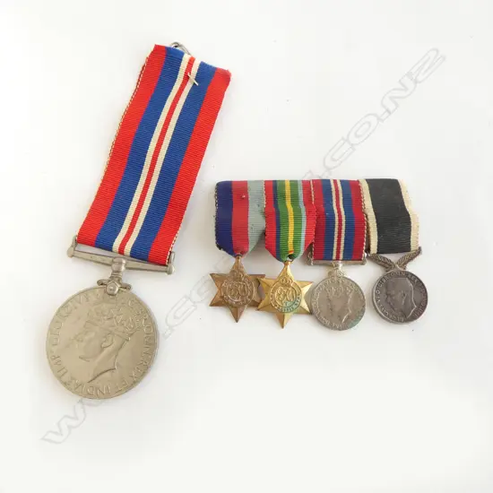 WWII SERVICE MEDAL + 4 MINIATURES: 39-45 Star. Pacific Star + PR