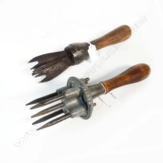 3556/1590 2 VINTAGE ICE CHIPPERS L240MM