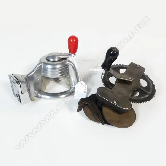 2258/1501 VINTAGE QUICK EDGE AMERICAN KNIFE SHARPNER H160MM & RIVAL 1941 JAR OPENER