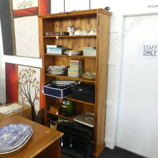 5 TIER BOOKCASE 1070x330x2000mm