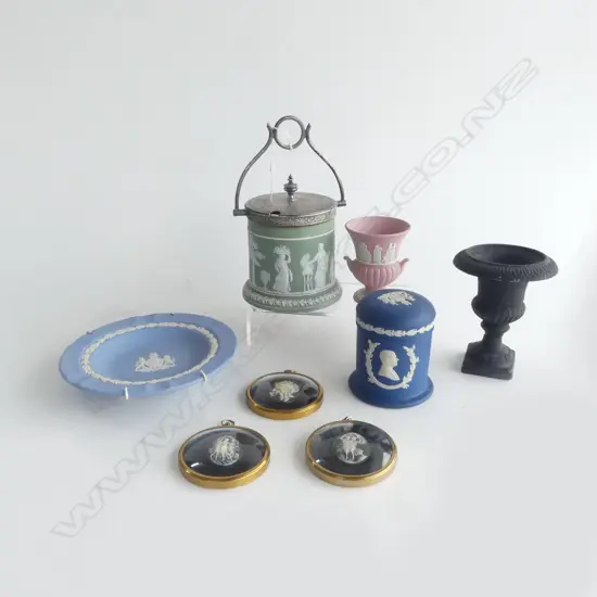 4 PCS ASST. VINTAGE WEDGWOOD JASPER WARE, 3 PETER BATES MINIATURE FRAMED CAMEOS & METAL URN (painted)