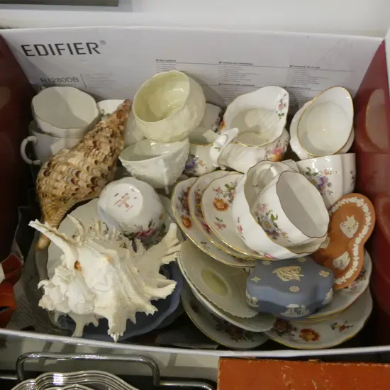 ROYAL CROWN DERBY 'DERBY POSIES' CHINA, BELLEEK, SHELLS