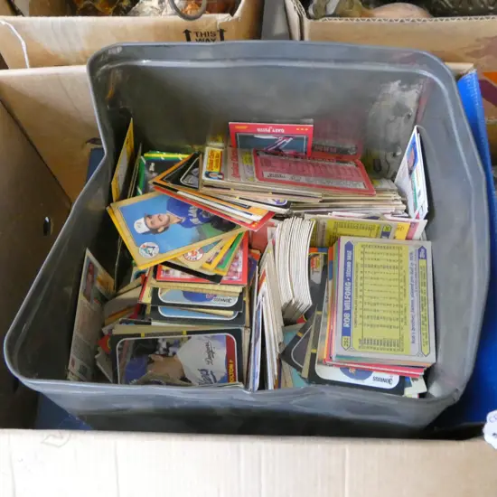 COLLECTION OF ASST. SPORTS CARDS