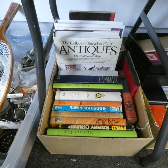 BOX ANTIQUE REFERENCE + BARRY CRUMP BOOKS ETC