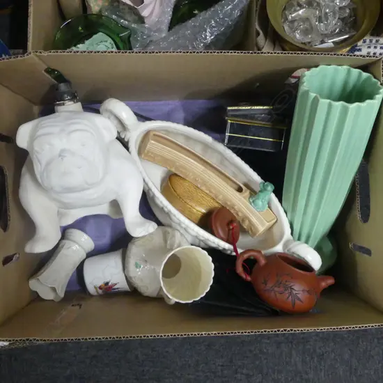 WHITE CERAMIC BULLDOG TABLE LAMP, GREEN BESWICK VASE H.300mm, VASES ETC