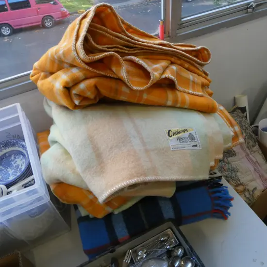 5 WOOL BLANKETS INCL. ONEHUNGA PRINCESS ETC
