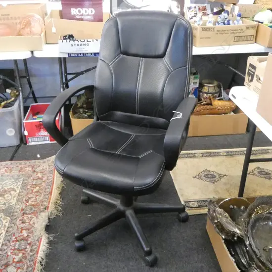 MODERN BLACK OFFICE ARM CHAIR