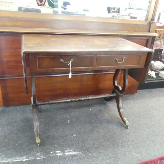 REPRO FLAME MAHOGANY DROP SIDE SOFA TABLE 910x450x730mm (REPAIR TO LEG, TOP WITH SOME MARKS)