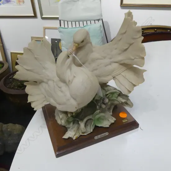 G. ARMANI CAPODIMONTE DOVES H.240mm minor chip