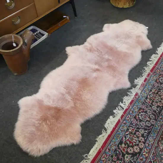 LG PINK DYED DOUBLE SHEEPSKIN 2000x750mm
