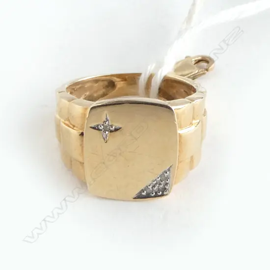 10ct GOLD & SMALL DIAMOND SIGNET RING Rolex President type shoulders + 9ct parrot catch 5.5gms SIZE O