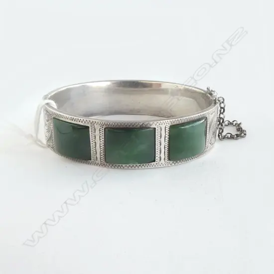 SILVER HINGED BANGLE w ENGRAVING & THREE PCS INLAID POUNAMU ALONG TOP