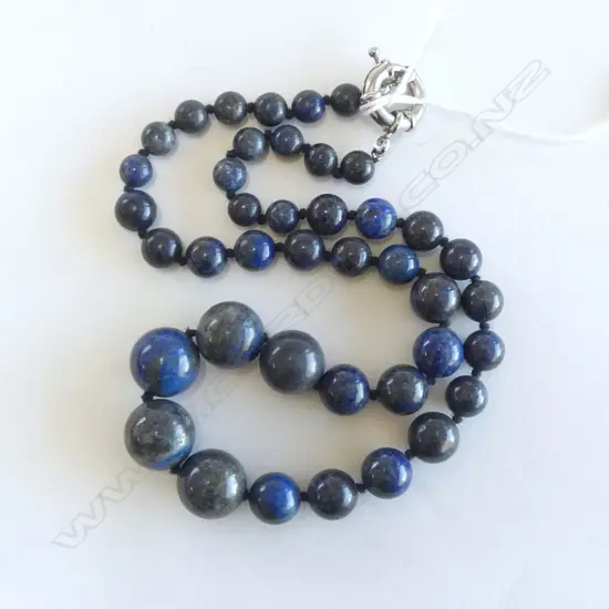 GRADUATED BEAD NECKLACE, handknotted, L.500mm