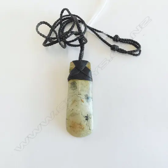 GREENSTONE POUNAMU TOKI PENDANT NECKLACE
