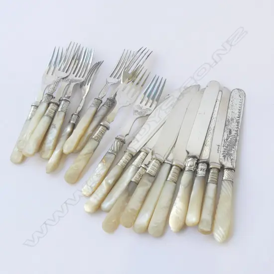 20PCS MOTHER OF PEARL ANTIQUE CUTLERY – 10 KNIVES & 10 FORKS, L.170M-200MM