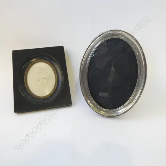 STG SILVER OVAL PHOTO FRAME 165x125mm AF + GEORGIAN STYLE EBONISED FRAME