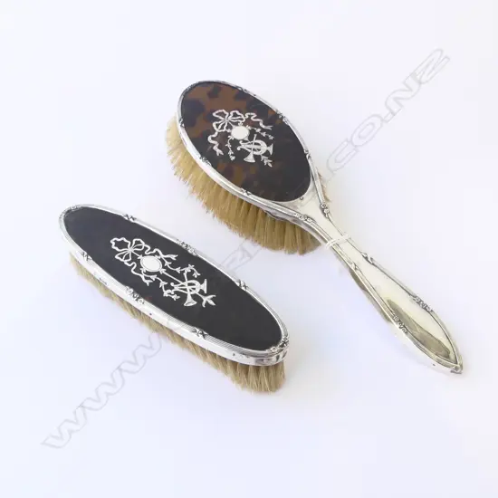 PAIR STG SILVER & TORTOISESHELL HAIR & CLOTHES BRUSHES LONDON 1911, L.160MM-260MM