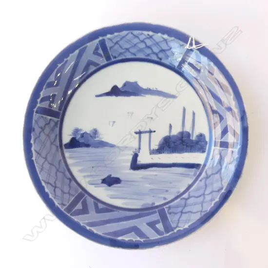 ORIENTAL B/W PLATE 285mm dia hairline