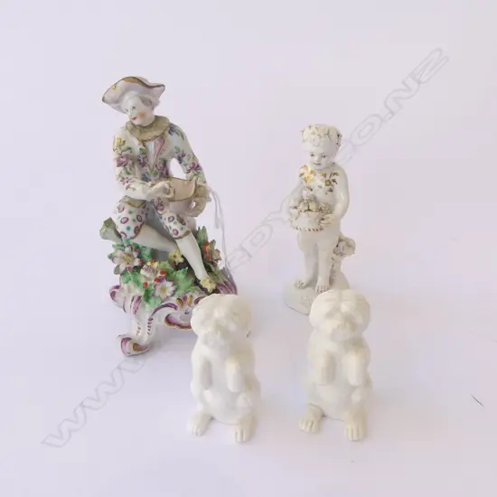 4 PCES ANTIQUE PORCELAIN; 2 FIGURES H.150mm + PR WHITE DOGS, FAULTS