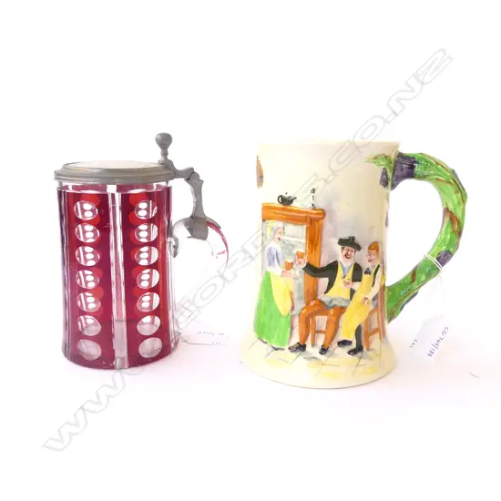 CROWN DEVON MUSICAL MUG AULD LANG SYNE H155MM & RED GLASS LIDDED TANKARD H140MM