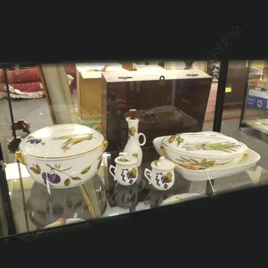 2 EVERSHAM WORCESTER LIDDED DISHES DIA230MM LARGE DISH DIA270MM & 3 CONDERMENTS 