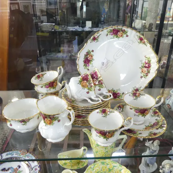 ROYAL ALBERT OLD COUNTRY ROSES PART TEA SERVICE, 21 PIECES (NO TEAPOT)