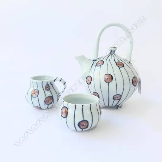 STUDIO POTTERY 3 PC TEASET POPPY DESIGN H190MM TEAPOT