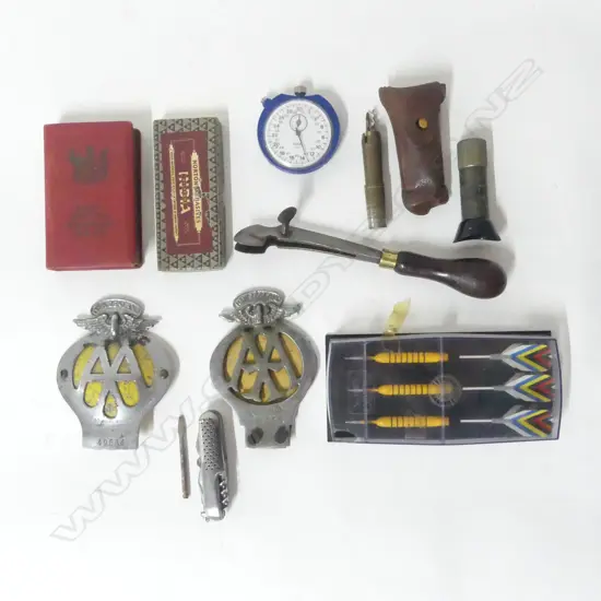 TRAY OF 10 VINTAGE COLLECTABLES 2 AA BADGES ETC