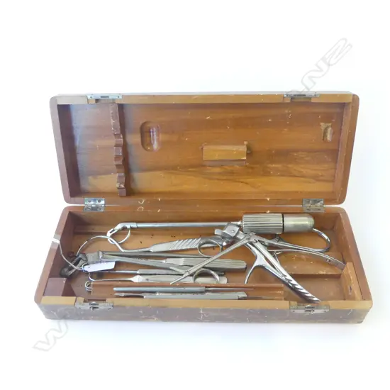 13 VINTAGE ASSTD. MEDICAL SURGICAL INSTRUMENTS LONDON SHEFFIELD ETC IN BOX 