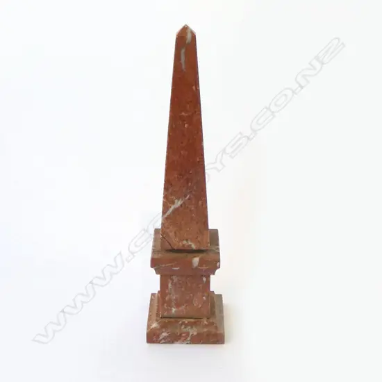 VINTAGE RED MARBLE OBOLISK H310MM