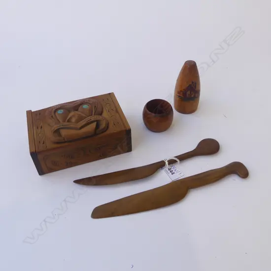 5 WOODEN PCES; 2 PURIRI LETTER KNIVES, MAORI CARVED BOX (CHIP) W.140mm, SALT & NAPKIN RING