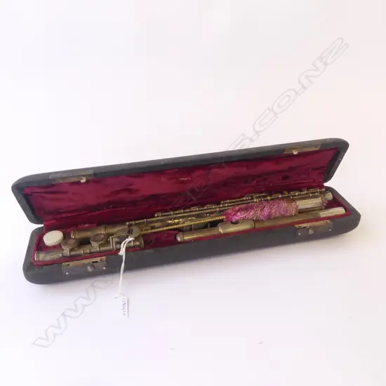 CASED LARK VINTAGE  FLUTE L430MM IN CASE