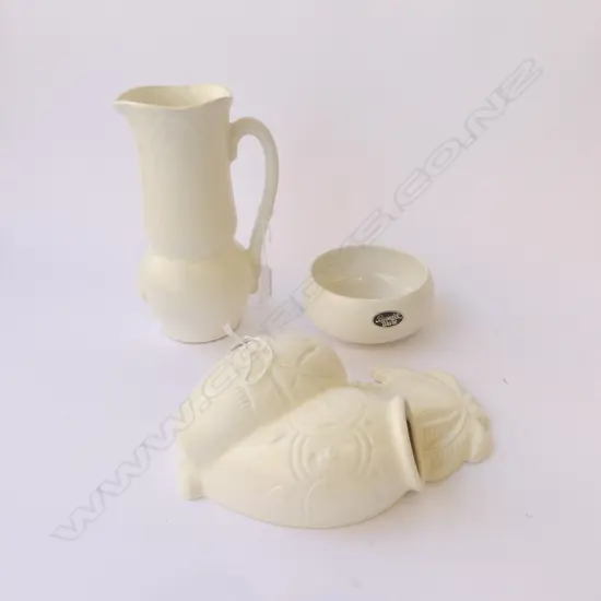 BESWICK PALM WALL POCKET H230MM JUG  H200MM & BOWL DIA110MM CRACK IN JUG