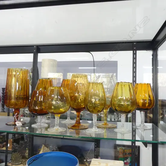10 AMBER ART GLASS VASES H.265mm