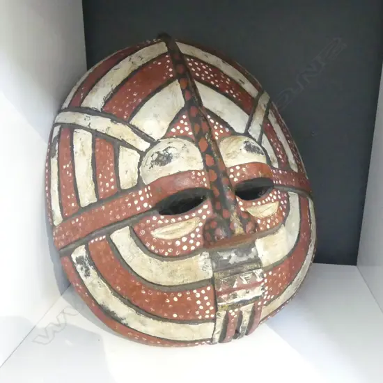 WOODEN AFRICAN MASK 365x305mm