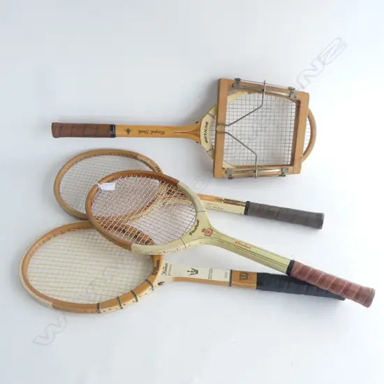4 VINTAGE TENNIS RACKETS L.690mm
